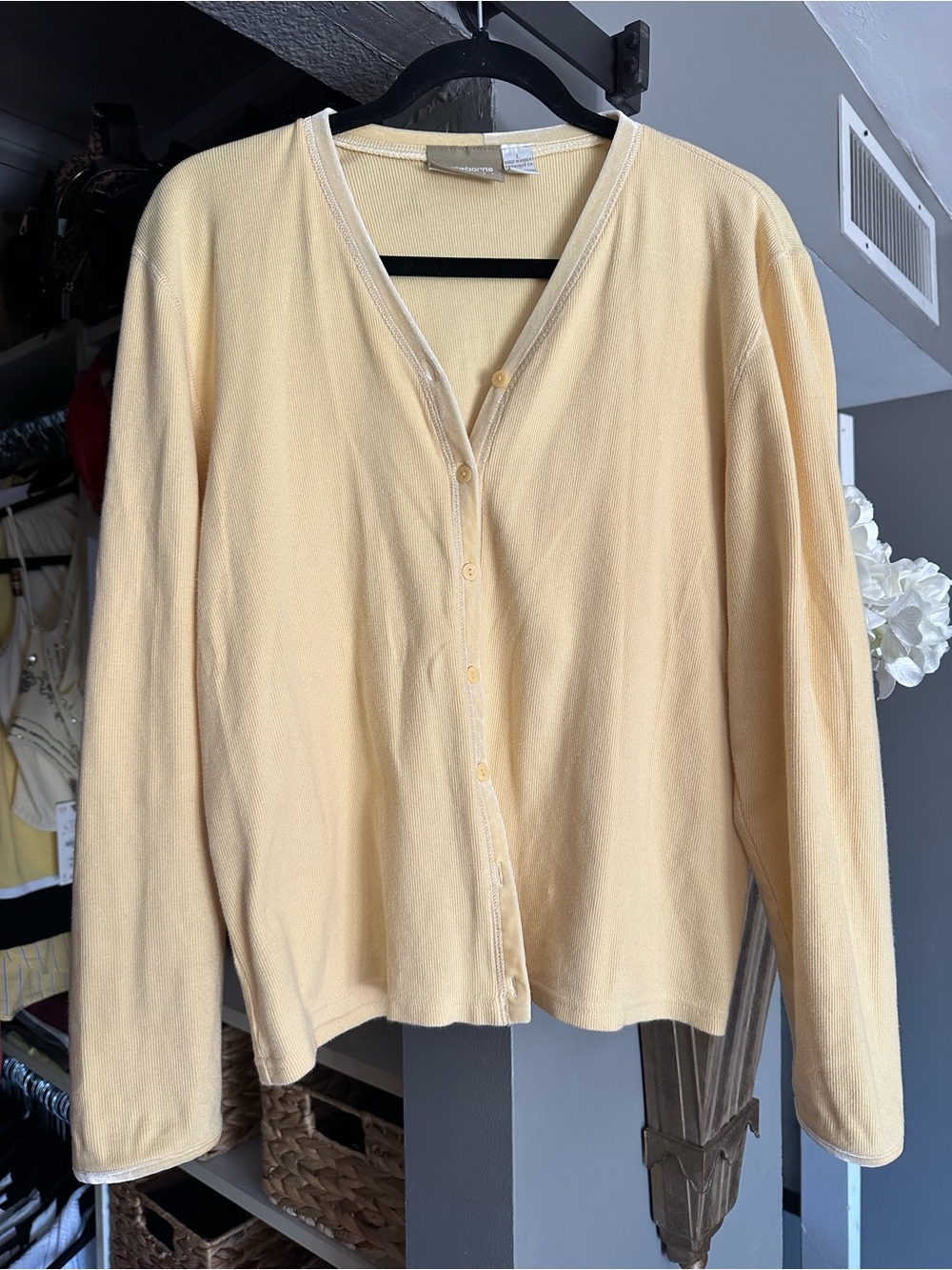 Liz Claiborne Pale Yellow V-Neck Button Cardigan